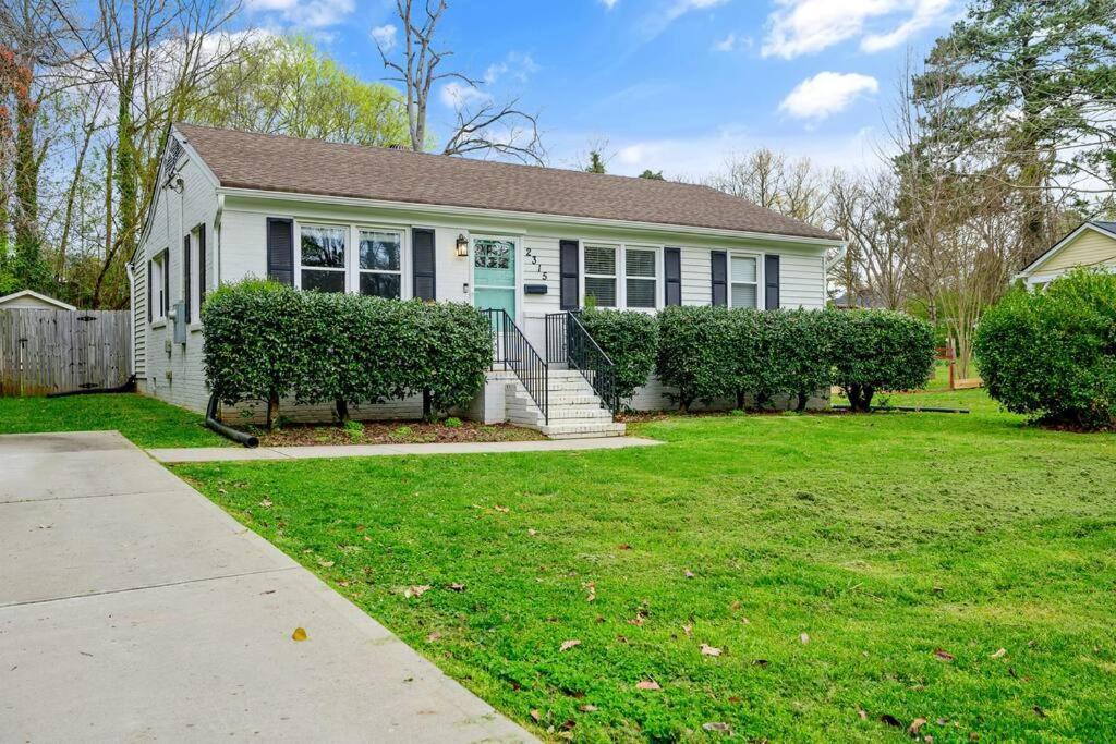 Cozy 3 Bedroom Cottage With Huge Fenced-In Yard Raleigh Exterior foto
